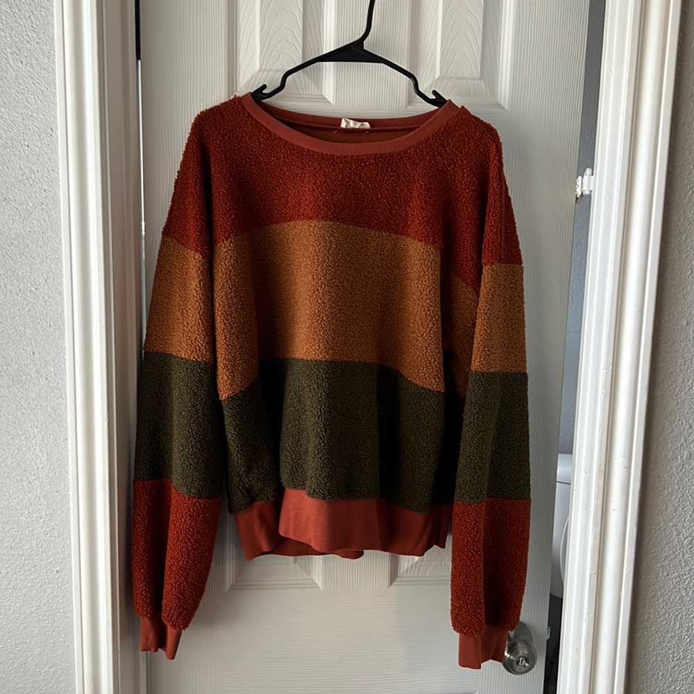Fall colored crewneck sweater size L
